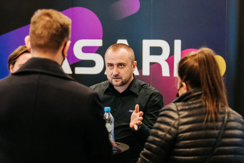 Mikołaj Stępień (CEO ASARI) na targach eTradeShow